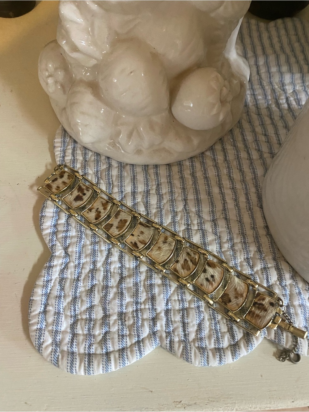 W(JE28) Vintage Gold-Tone Animal Print Link Bracelet